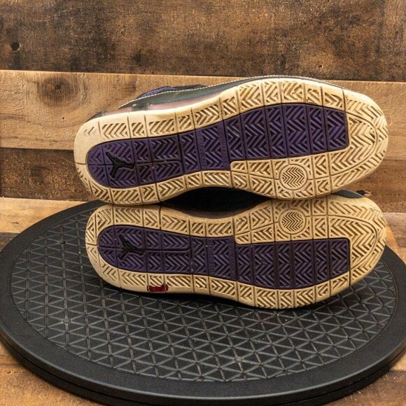 NIKE AIR JORDN TAKE FLIGHT KIDS ATHLETIC SHOES BASKETBALL BLACK PURPLE SIZE 6Y - Picture 4 of 9